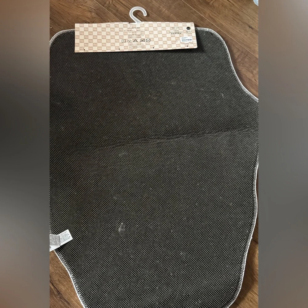 HELLO KITTY (Forever 21)-NWT Large Bath Mat